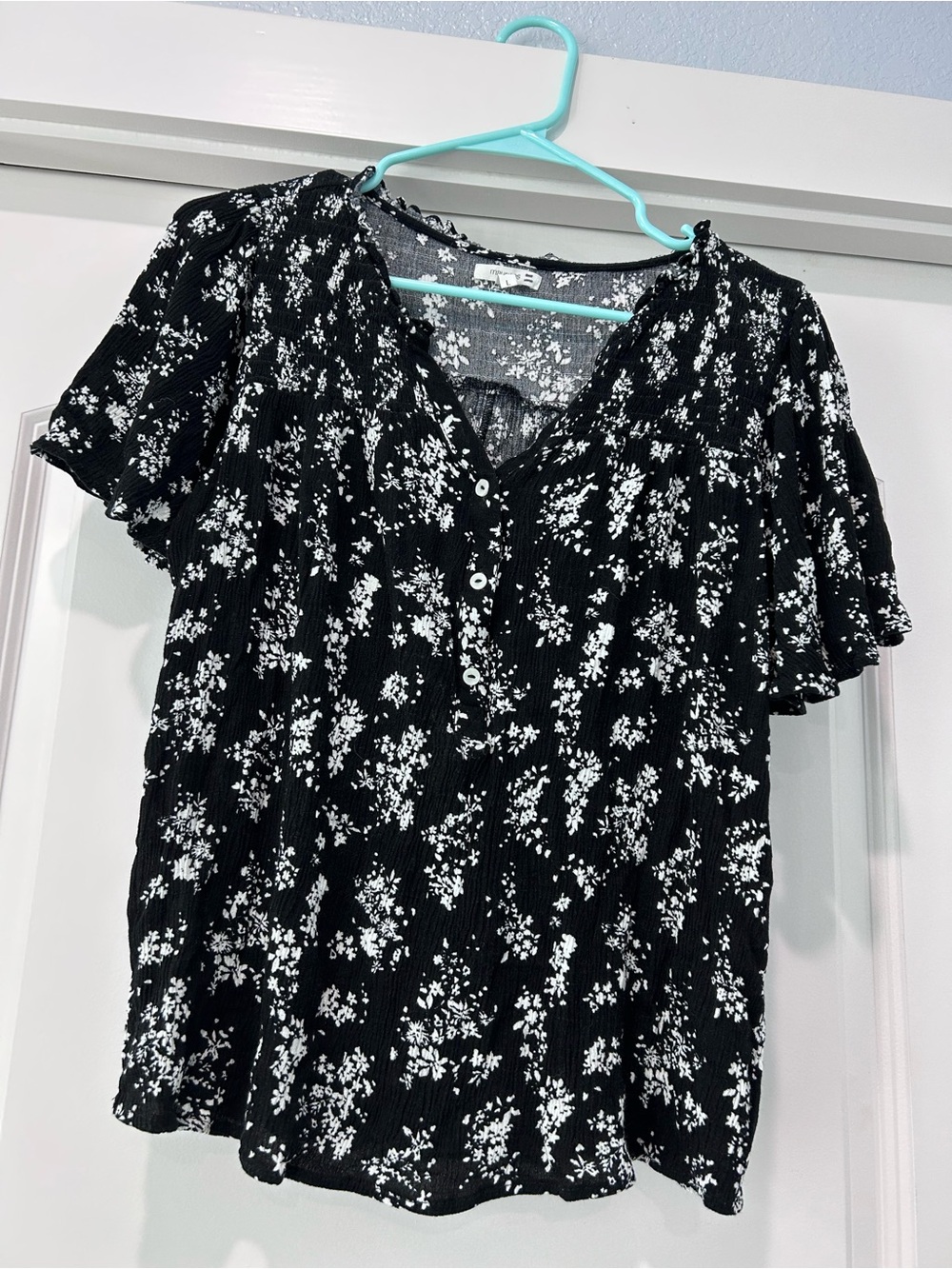 Maurices Black and White Floral Button-Front Blouse